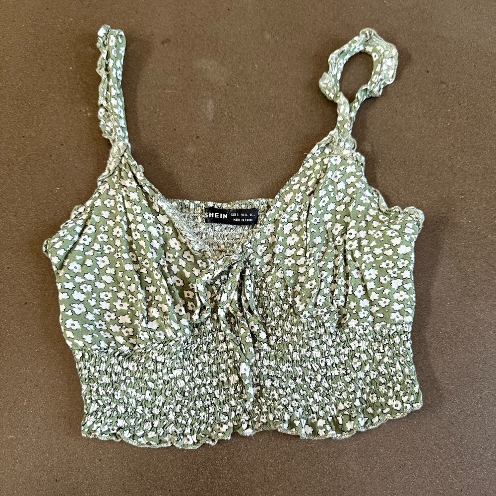 Green floral basic cropped tank